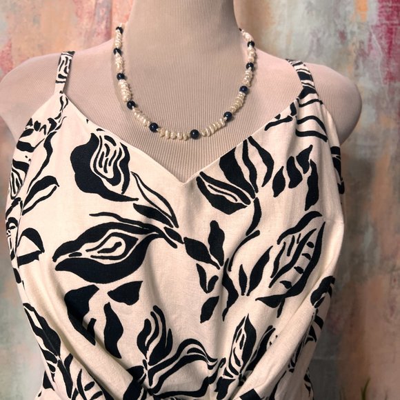 White and Black V-Neck Sundress - Picture 3 of 16